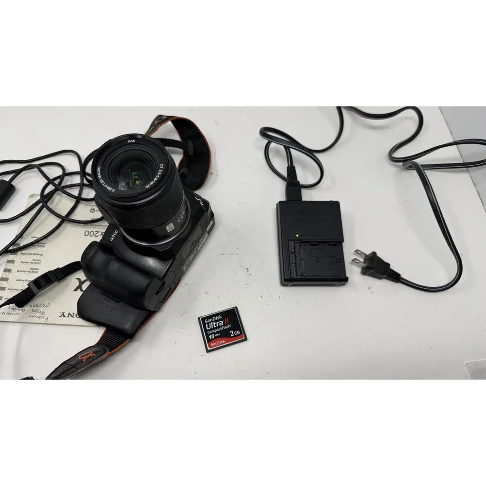 Sony Alpha DSLR-A200 10.2MP Digital SLR Camera 18-70mm Zoom Lens battery w/2GB